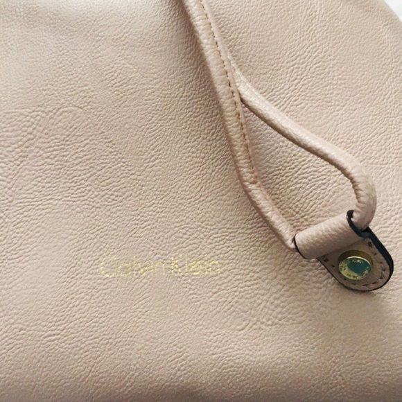 Calvin Klein Pink Leather Drawstring Bucket Bag - Picture 5 of 8